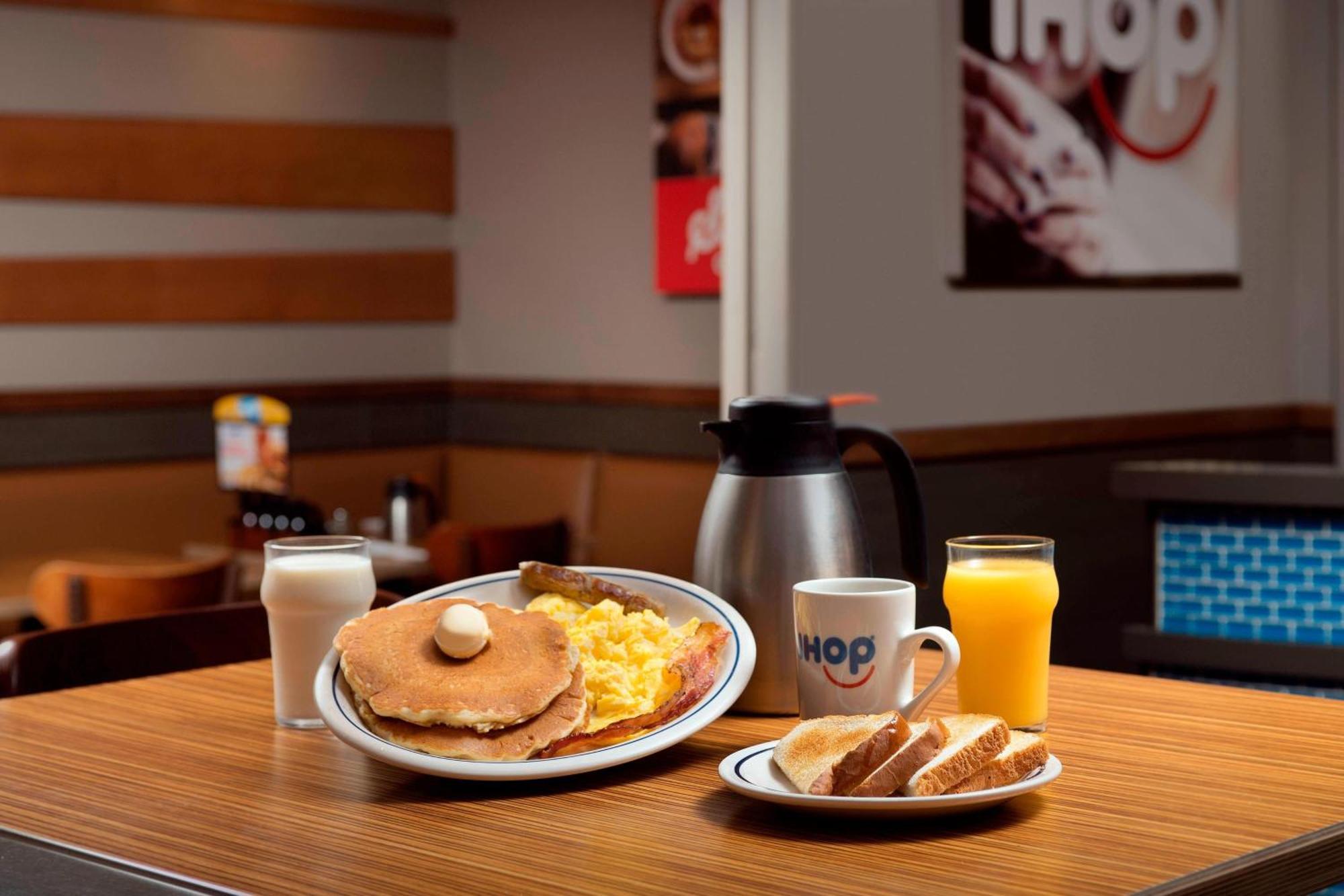 Fairfield Inn & Suites By Marriott Alexandria West/Mark Center Buitenkant foto