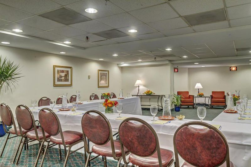 Fairfield Inn & Suites By Marriott Alexandria West/Mark Center Buitenkant foto